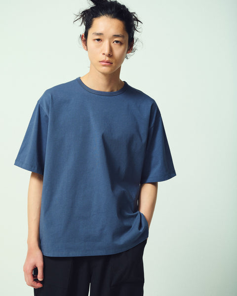 モデル身長181cm/Lサイズ着用