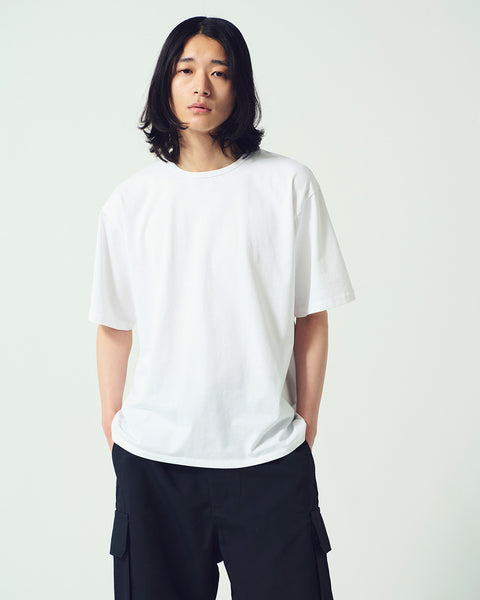 モデル身長181cm/Lサイズ着用